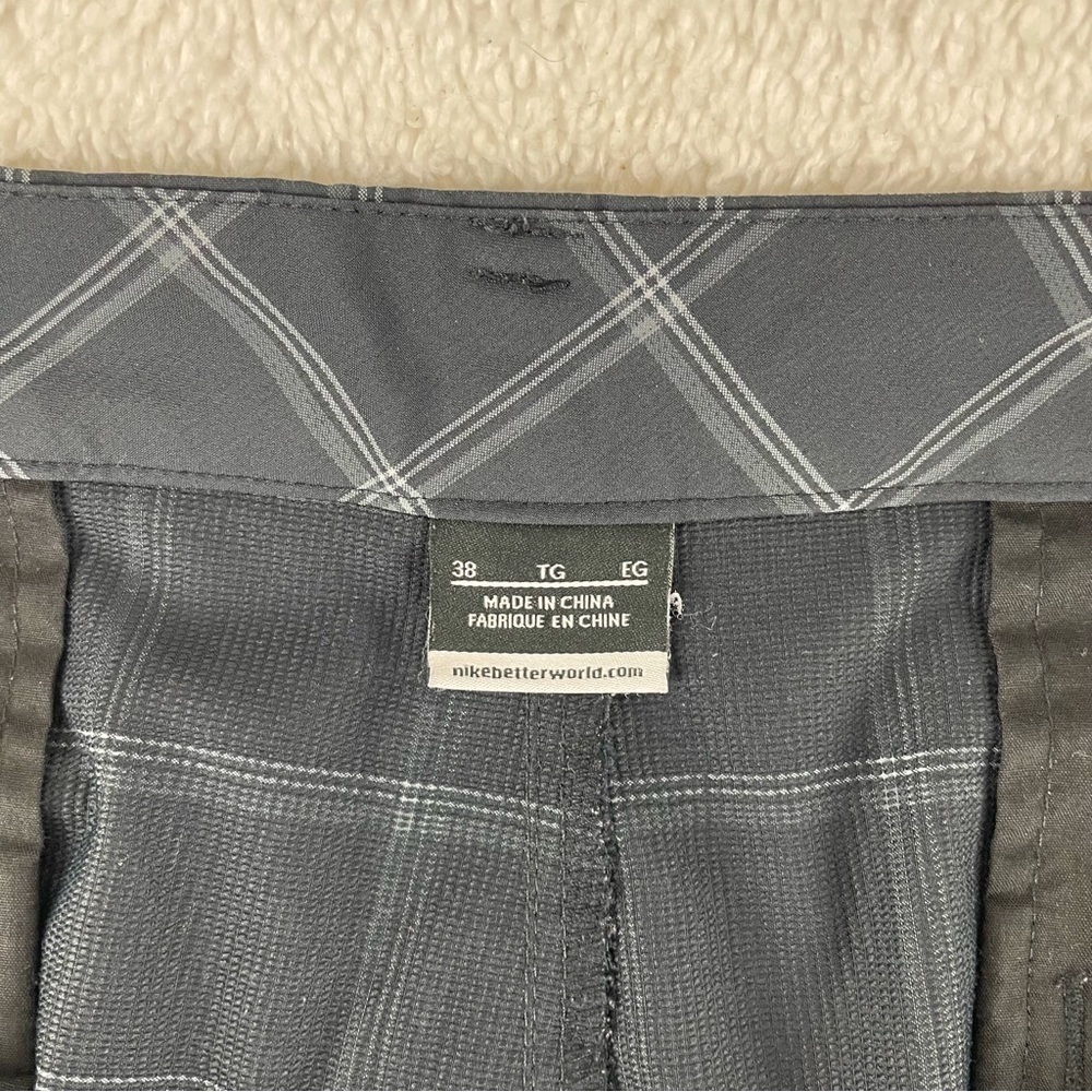 Plaid Nike golf shorts, size 38 - Picture 4 of 5
